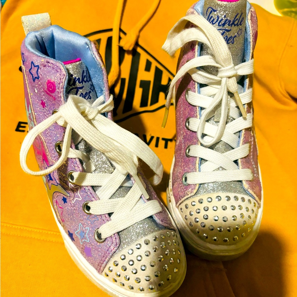 Little girls twinkle toes